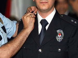 Emniyet'te 1479 polis terfi etti
