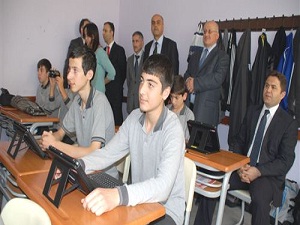 Bütün öğrencilerimizin tabletlerine kavuşma süresi 3 yıl