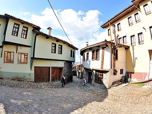 Köy evini yöresel mimariyle yapana destek