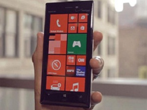 Nokia Lumia ile uçuşa geçti