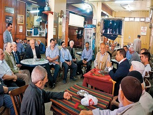 Üç dilde vaazla kardeşliği anlatıyor