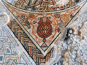 Kudüs’te yol yaparken tarihi mozaik buldular