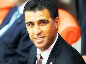 Hakan Şükür: Farz olan vakit namazlarımızı kılalım