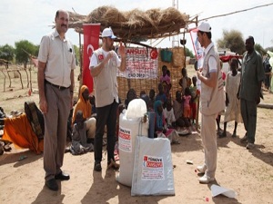 100 bin kişi çölde yaşam savaşı veriyor