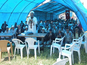 Çiftçiler, yağmur için şükür duasına çıktı