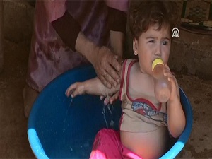 Suriyeli çocukların banyosu : leğenler