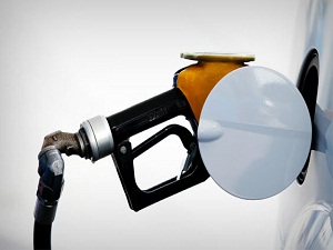 Benzin fiyatlarına 12 kuruş indirim