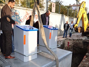 Diyarbakır'da çöp konteynerleri 20 yıl sonra sokaklara döndü