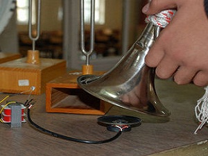 Kütahyalı 2 mucitten gürültülü ampul!