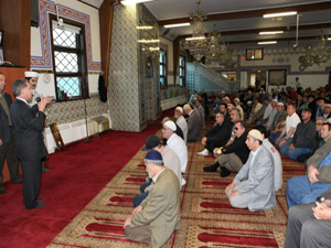 Amerikalı savcı camide Müslümanlara seslendi