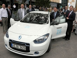 Manisa Belediyesi elektrikli otomobillerine kavuştu