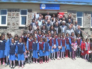 Tapu Müdürlüğünden Köy Okuluna Kütüphane