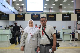 63 yaşında Kur'an öğrendi, ödül olarak eşiyle umreye gitti