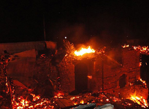 Myanmar'da cami ve yetimhane ateşe verildi