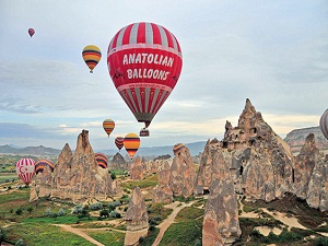 Göreme'nin nüfusu kadar turist yeni günü karşılıyor