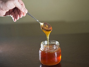 Sahte balın parasını icrayla geri aldı