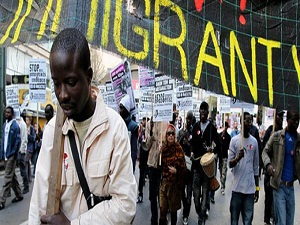 Yunanistan yaklaşık 10 bin göçmeni sınır dışı etti