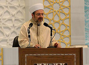 Görmez: Taşla, sopayla değil dille, kalple konuşalım