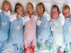 Bebeklere dar ve küçük kıyafet giydirmeyin!