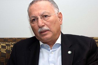 Esed halkı için fedakarlık yaparak kararını vermeli