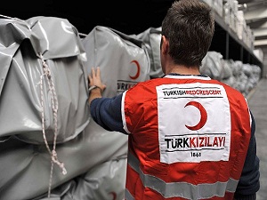 Türk Kızılayı dünyaya yardım dağıtıyor