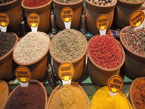 Çarşıda aşure hareketliliği yaşanıyor