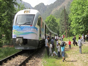 Kirala bir tren, ister pikniğe git, ister düğüne