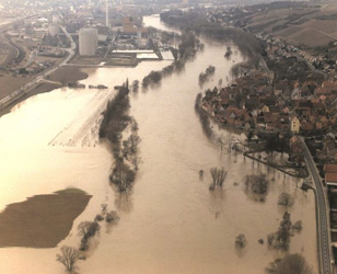 Almanya'da sel mağdurlarına Müslümanlardan yardım