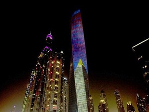 Dünyanın en yüksek dönen gökdeleni açıldı