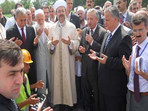 Gençlerimiz Kur'anın manasına da vakıf olmalı