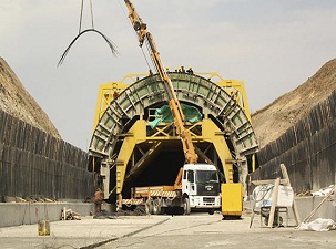 Bakü-Tiflis-Kars demiryolu hattı inşası bir yıl gecikiyor