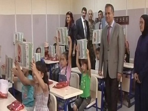 Suriyeli çocukların karne heyecanı
