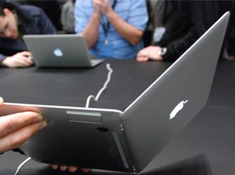 Apple'dan, pil ömründe yeni rekor!