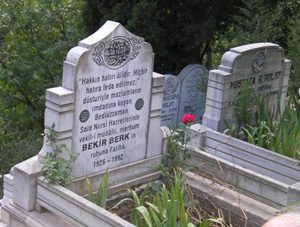 Bekir Berk ağabey mezarı başında yad edildi-Foto