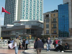 Taksim yaya trafiğine açıldı