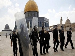 Filistinliler Mescid-i Aksa'ya alınmıyor