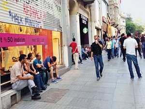 Taksim esnafı 17:00'de kepenk indiriyor