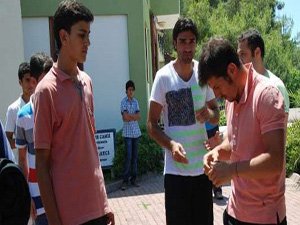 Ünlü futbolcular cuma namazında