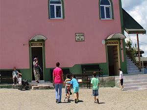 Cami ve cemevi bir arada