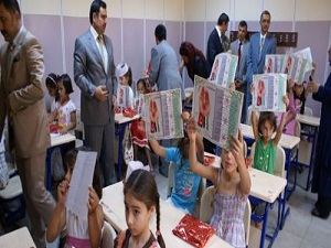 Suriyeli çocuklar için karne ve diploma töreni