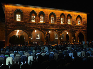 Berat Kandili Kur'an, namaz ve dua ile ihya edildi