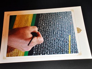 Kur'an-ı Kerim okumayı bilmiyor ama bir ilke imza attı!