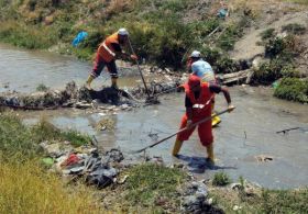 Van Derelerinden 100 Ton Çöp Toplandı