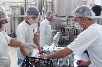 Adilcevaz’da kurulan süt fabrikası istihdama büyük katkı sağlıyor