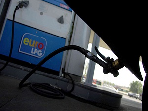 Benzinden sonra bir indirim de LPG'de