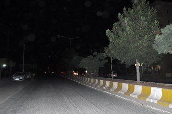 Sokak lambaları gece sönüyor gündüz açık kalıyor