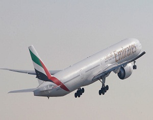Emirates uçağı, askeri jet ile çarpışmaktan son anda kurtulmuş