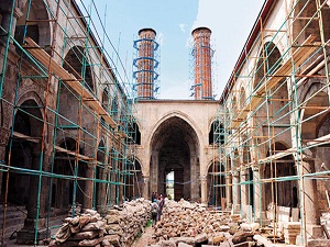 Restorasyon kurbanı sekiz asırlık medrese kurtarılıyor