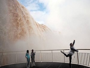 Şelale coştu geliyor