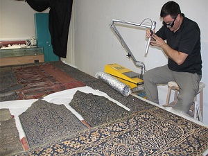 500 yıllık Kabe örtüsüne lazerli tamirat